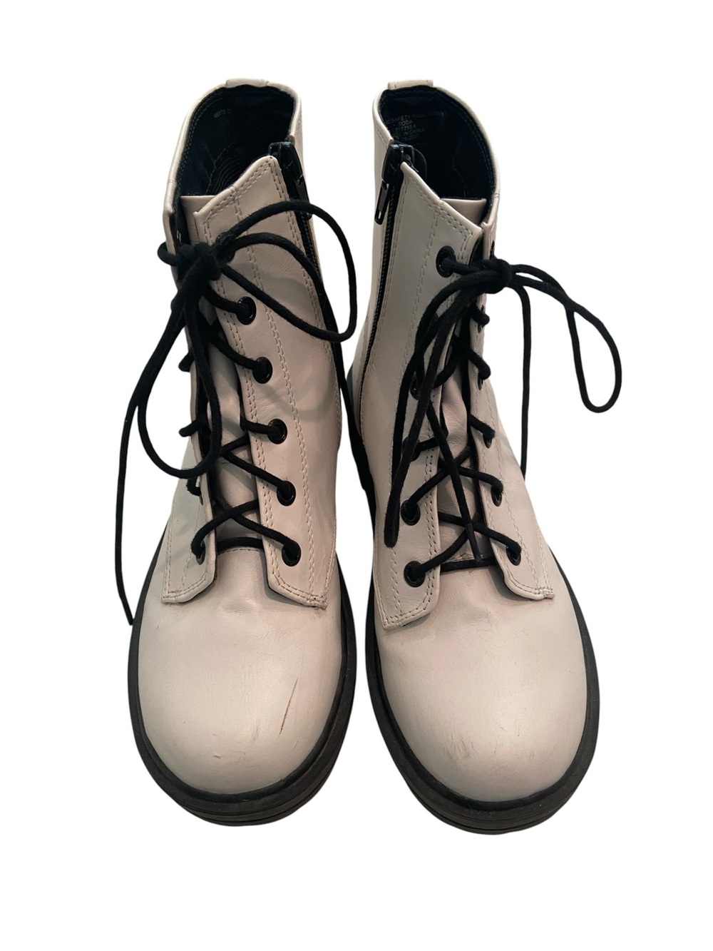 SODA GIRLS WHITE BOOTS SIZE 4